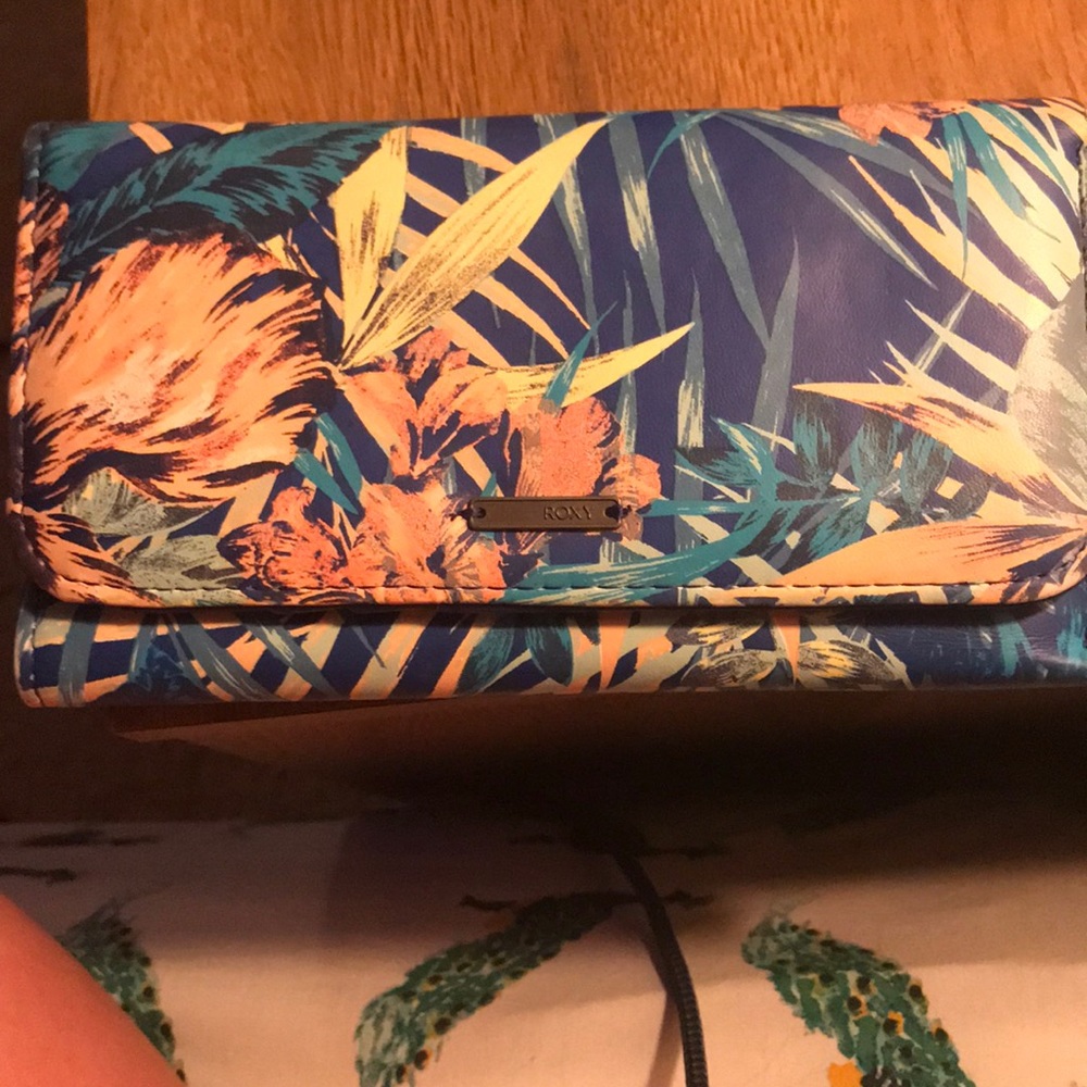 Roxy Wallet 🌴🐠